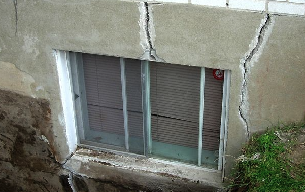 fissures montrant le phénomène de retrait du béton