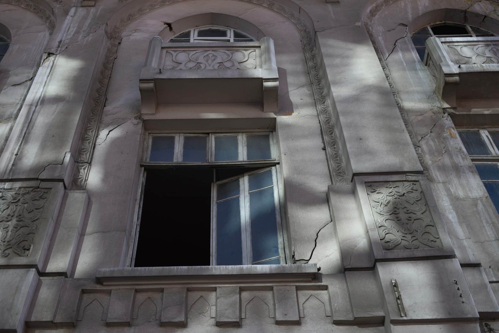 fissures de façades dangereuses